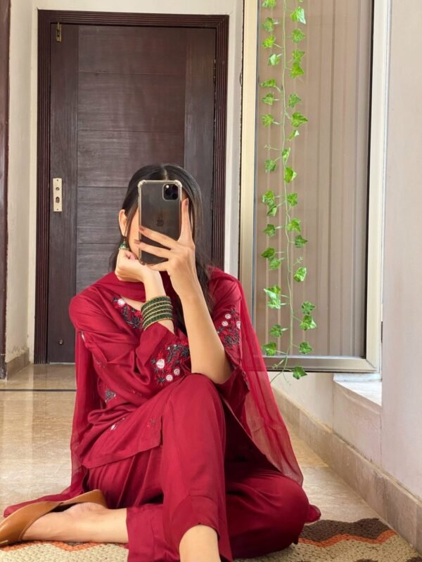 Tulip Embroidered 2PCS - Image 4