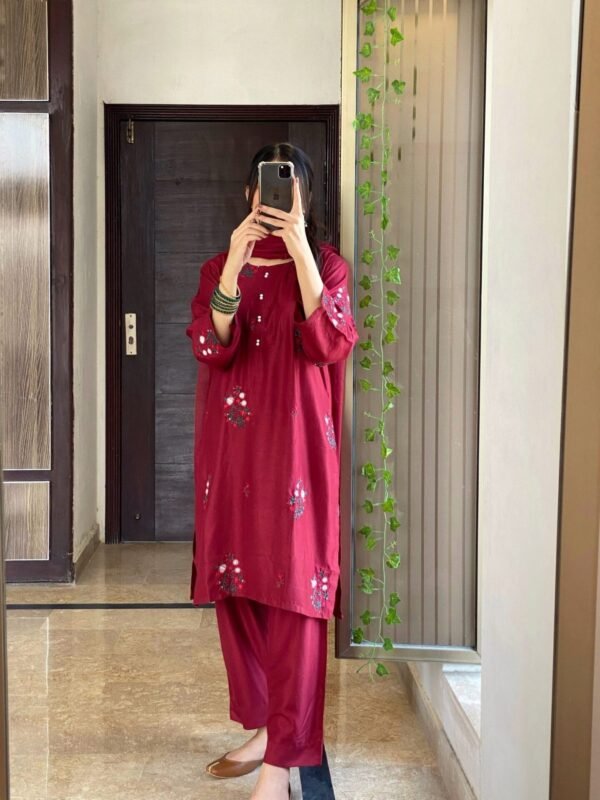 Tulip Embroidered 2PCS - Image 3