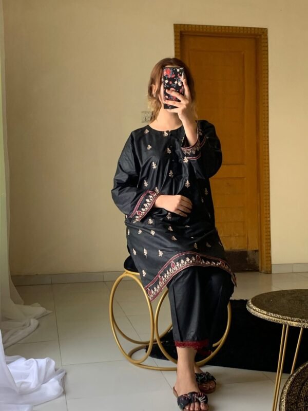 Serene Threads - Image 9