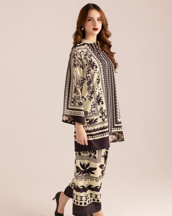 STRIPES AND BLOOMS - Image 11